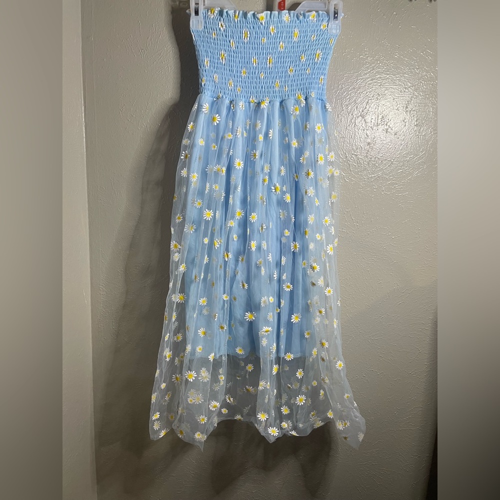 Baby blue daisy patterned strapless dress